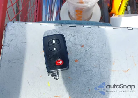 2014 Toyota Prius Three z USA, uszkodzony, nr VIN JTDKN3DUXE1817101